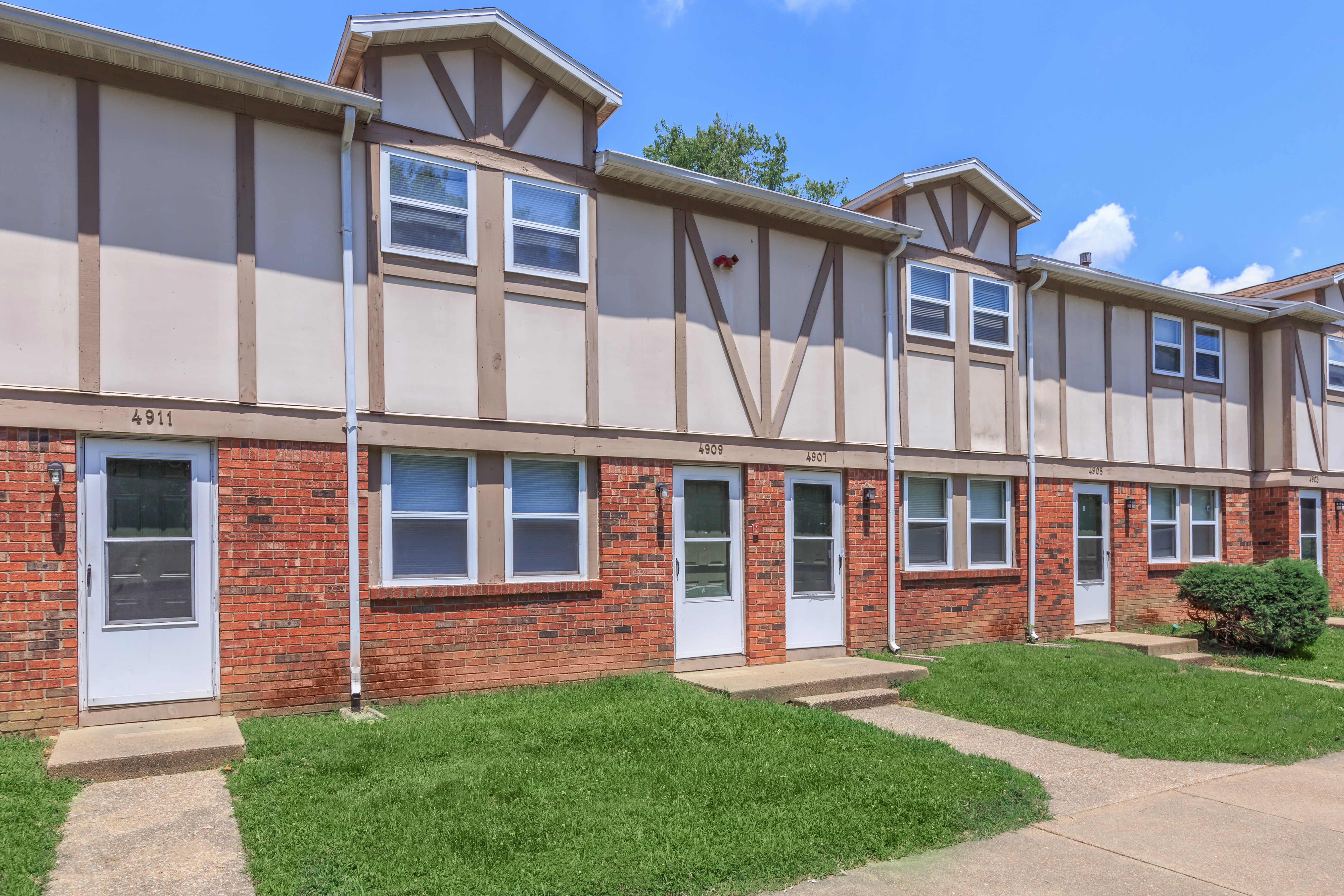 Arbors at Redbank The Multifamily Advisory Group at Cushman & Wakefield